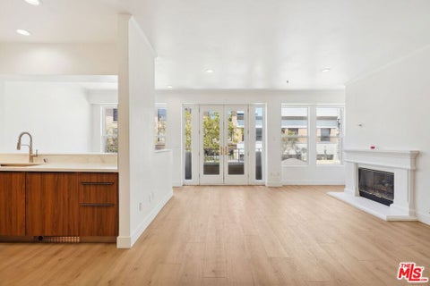 Photo of 80 N Raymond Avenue #101, Pasadena, CA 91103 (MLS # 26873135)