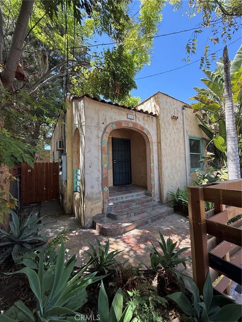 Photo of 1347 N Citrus AVE, Los Angeles, CA 90028 (MLS # GD26179330)