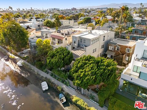 Photo of 427 Sherman Canal, Venice, CA 90291 (MLS # 25610359) Photo of 427 Sherman Canal, Venice, CA 90291 (MLS # 25610359)