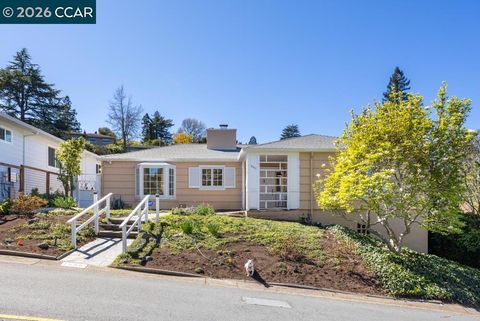 Photo of 1040 Park Hills Rd Rd, Berkeley, CA 94708 (MLS # 41127308)