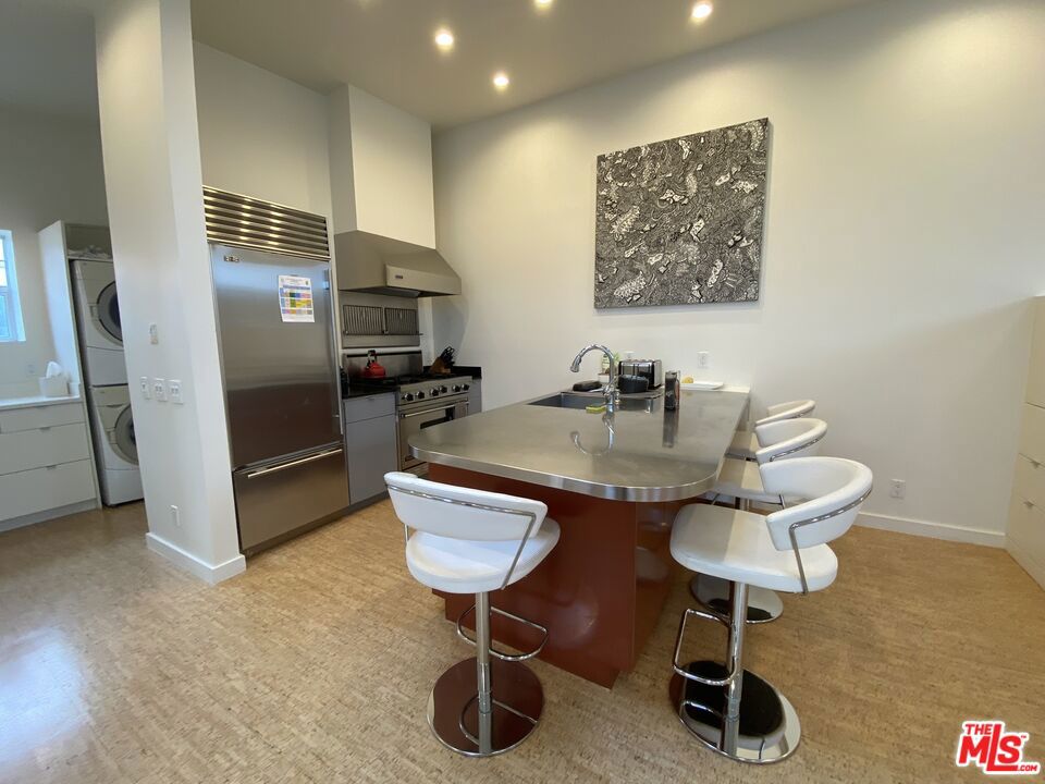 310 Venice Way