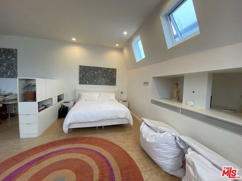 Photo of 310 Venice Way, Venice, CA 90291 (MLS # 25490147)