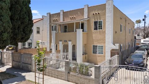 Photo of 737 N Ridgewood Place, Los Angeles, CA 90038 (MLS # SR26076301)