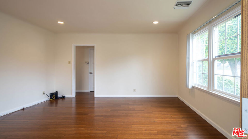 2944 Mayfield Avenue