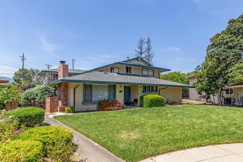 Photo of 940 Weldwood Court, Los Gatos, CA 95032 (MLS # ML82047029)