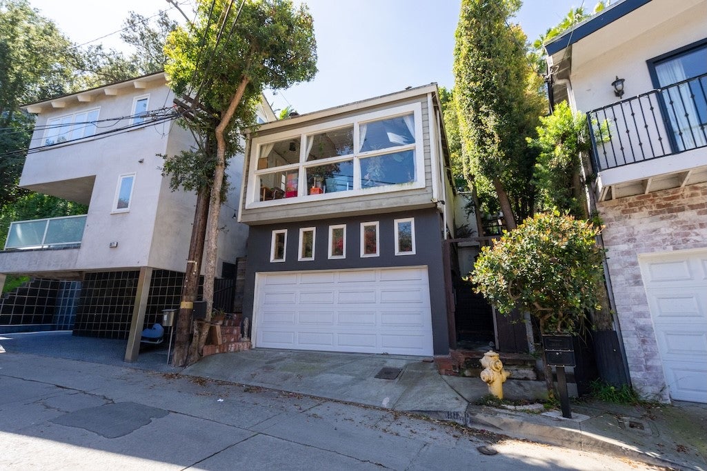8869 Lookout Mountain Ave AVE, Los Angeles CA 90046