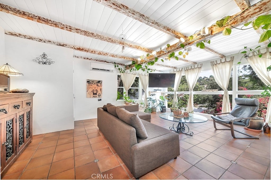 8869 Lookout Mountain Ave
