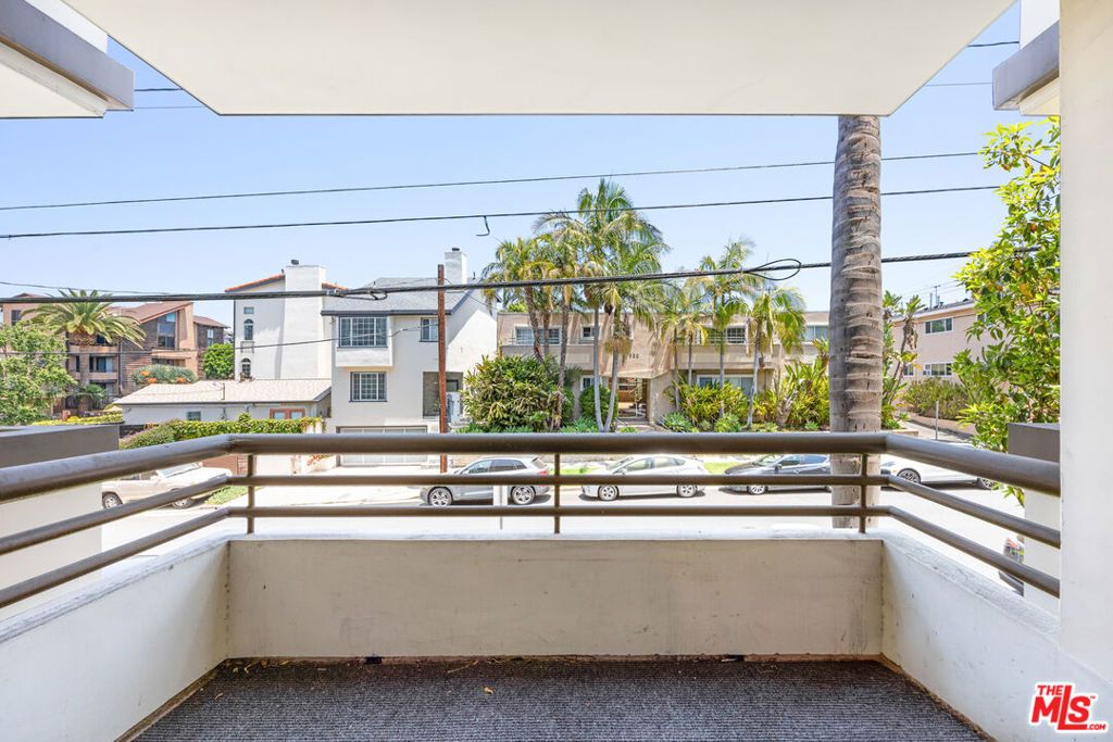 Photo of 951 Granville Avenue #202, Los Angeles, CA 90049 (MLS # 26641943)