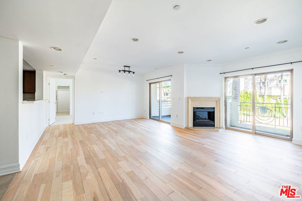 Photo of 951 Granville Avenue #202, Los Angeles, CA 90049 (MLS # 26641943)