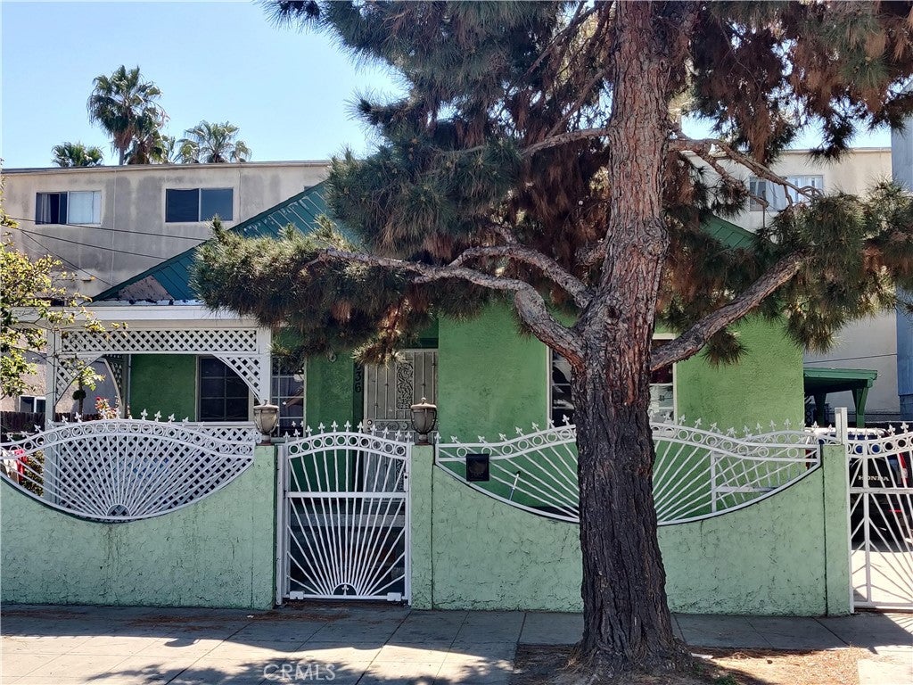 636 E 7th Street