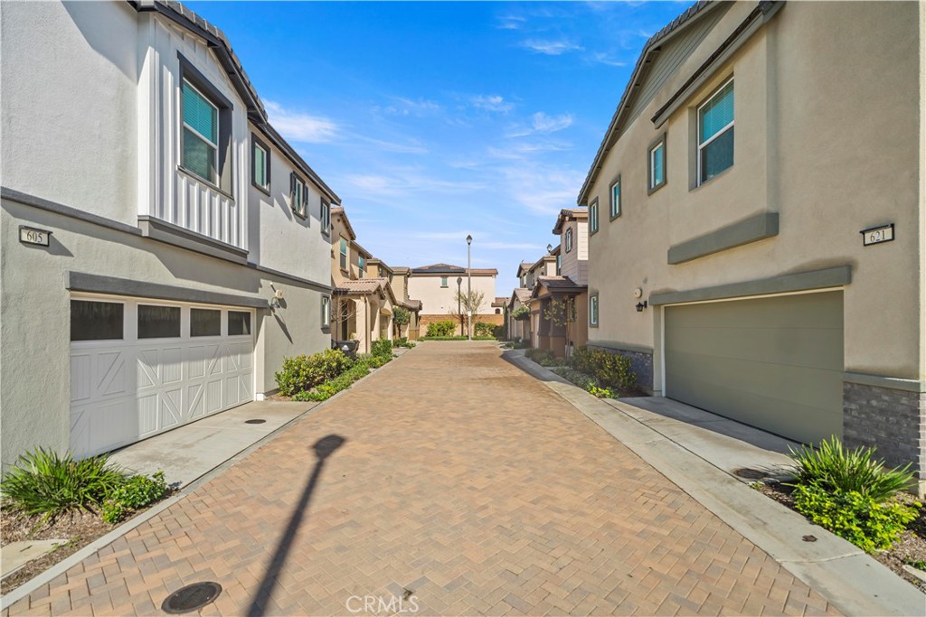 619 E Joseph Privado