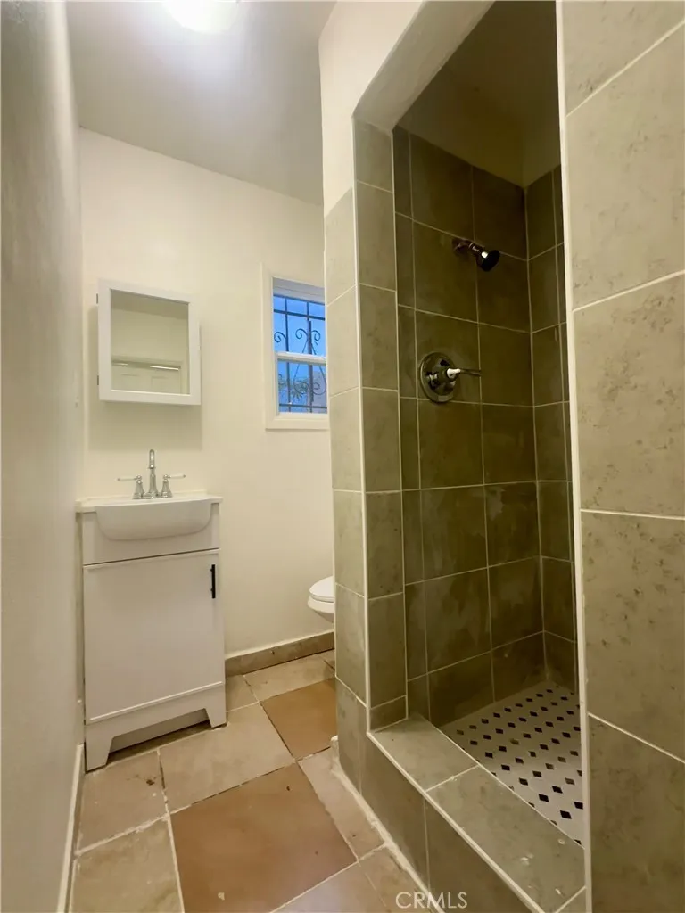 Los Angeles, California 90003, United States, 1 Bedroom Bedrooms, ,1 BathroomBathrooms,Residential,Active,230868