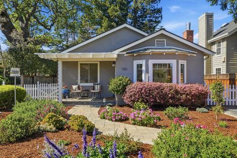 Photo of 750 Los Robles Avenue, Palo Alto, CA 94306 (MLS # ML82038308)