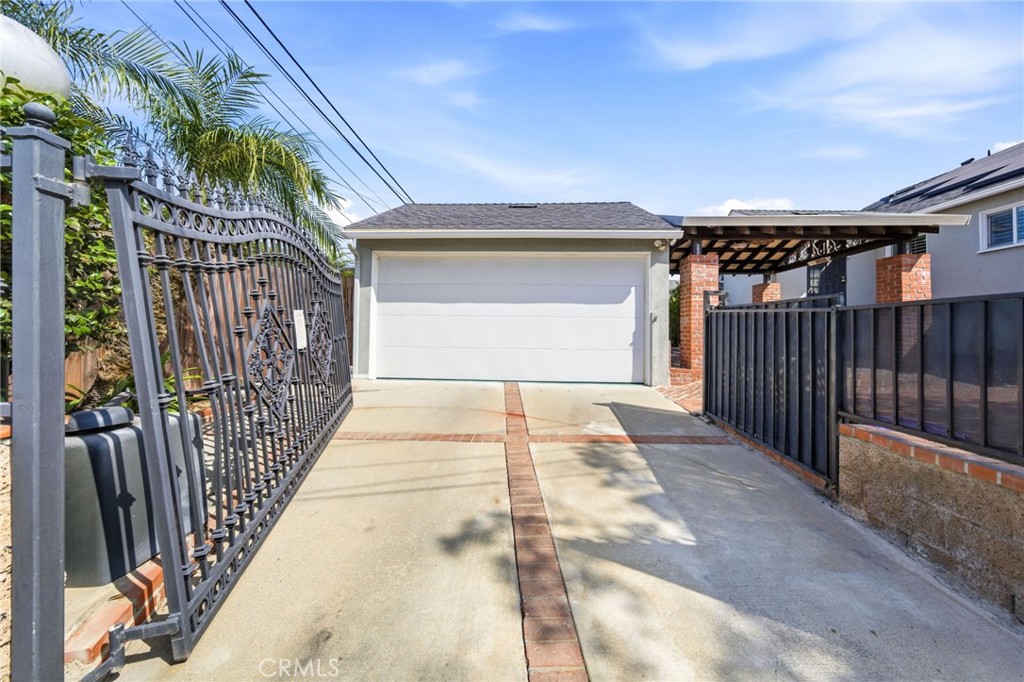 2421 Winthrop Drive