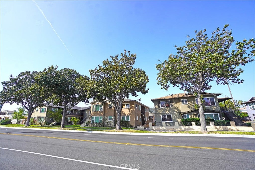 307 N East St