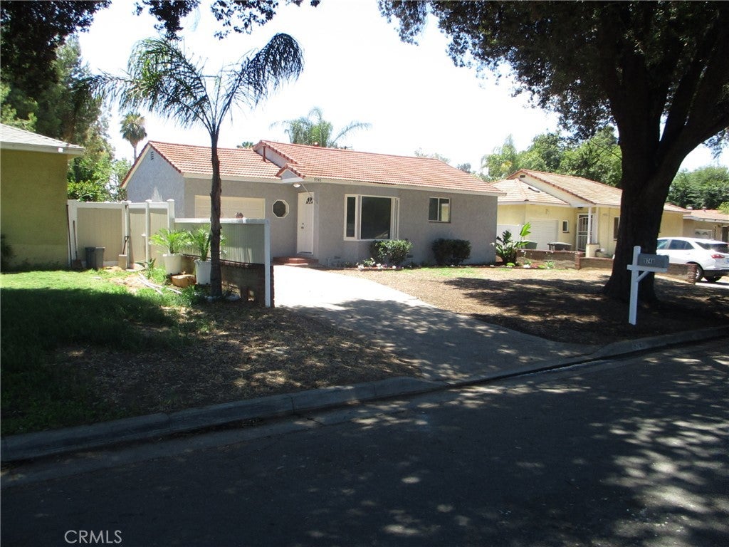 9748 Belmont