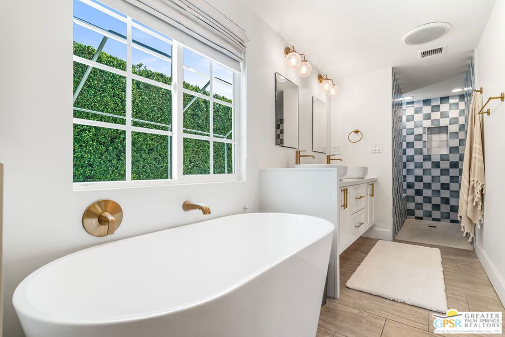 listing image 130723637971358887033