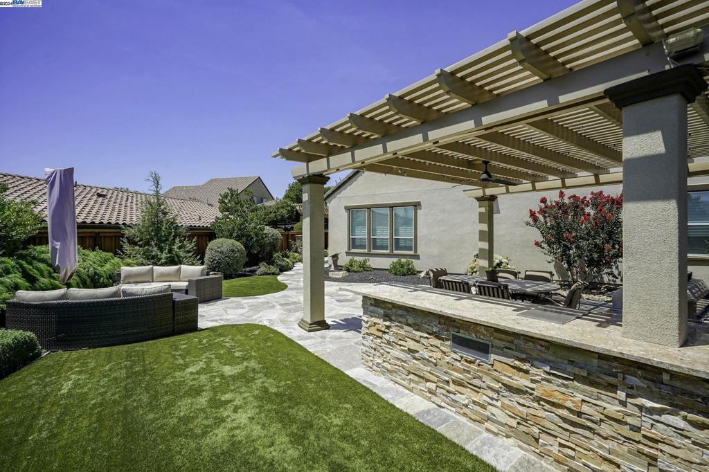 TRILOGY VINEYARDS - Residential