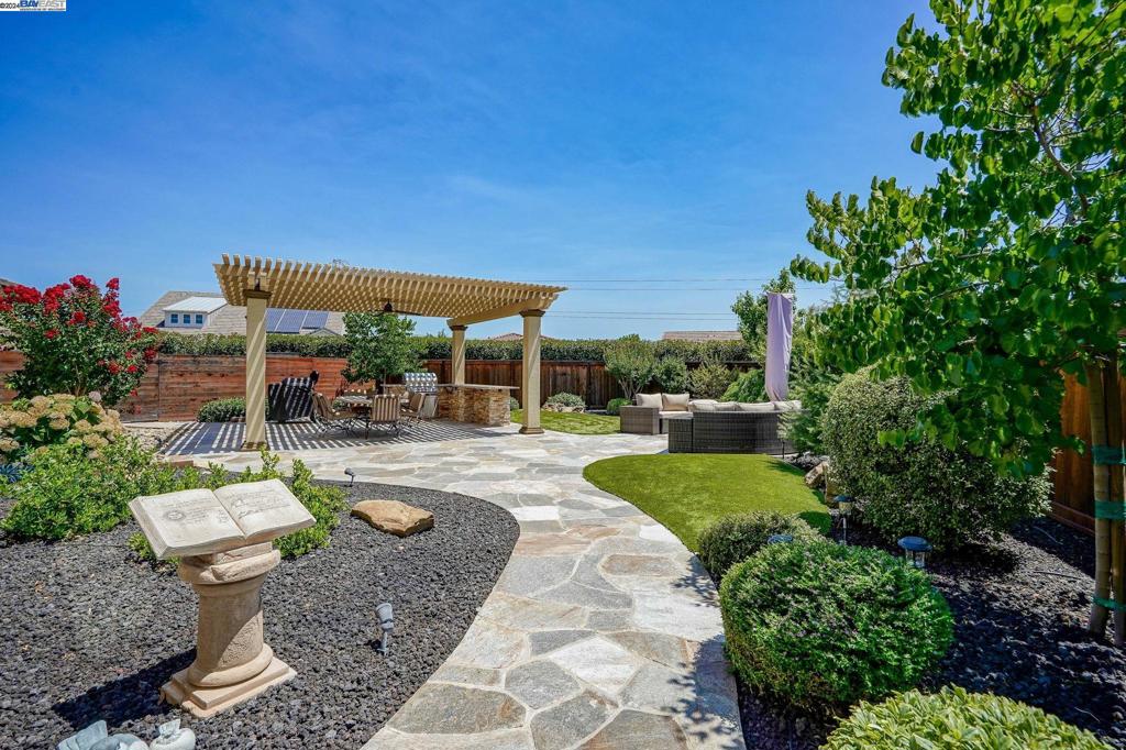 TRILOGY VINEYARDS - Residential