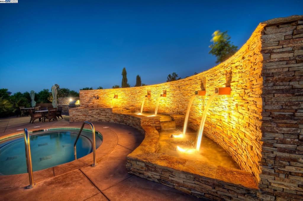 TRILOGY VINEYARDS - Residential