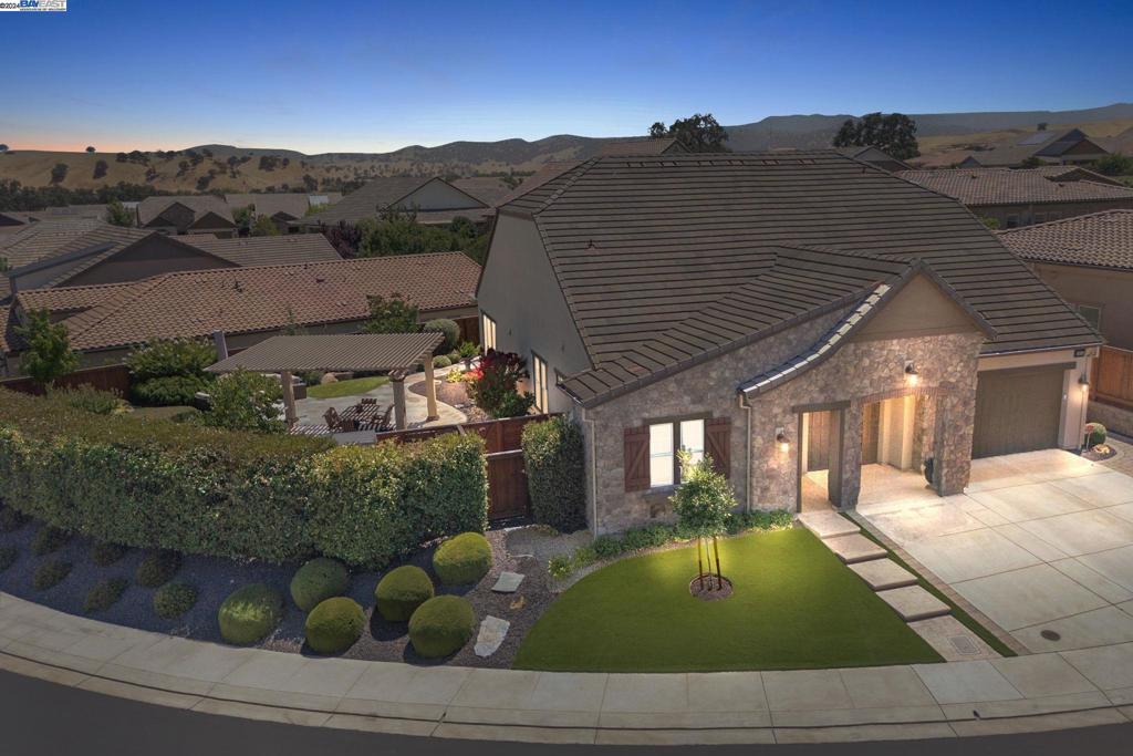 TRILOGY VINEYARDS - Residential