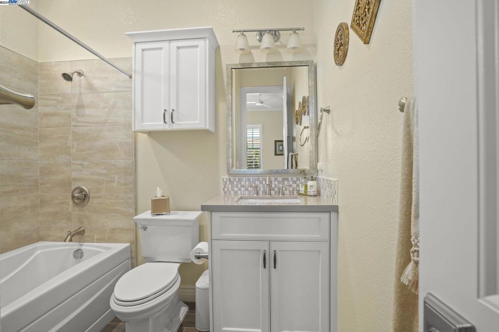 TRILOGY VINEYARDS - Residential