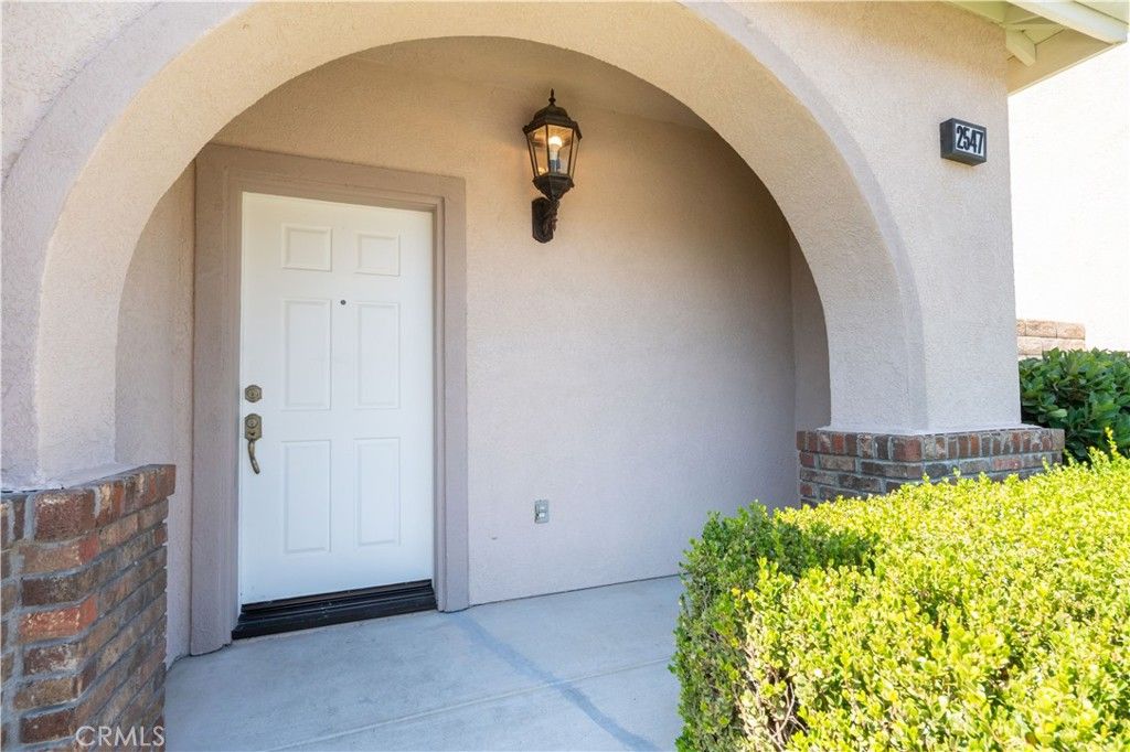 Photo of 2547 Canterbury Lane, Simi Valley, CA 93063 (MLS # SR25251912)