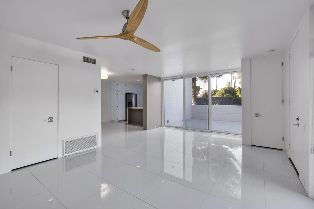 Palm Springs C.C. - Residential Lease