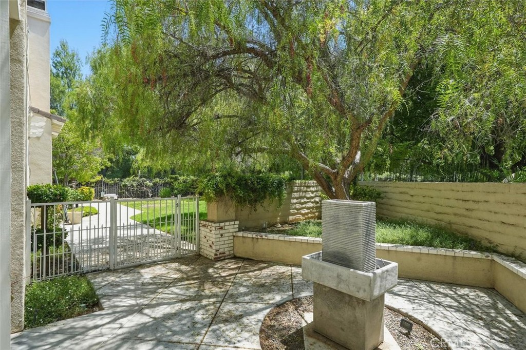 26800 Fairlain Drive