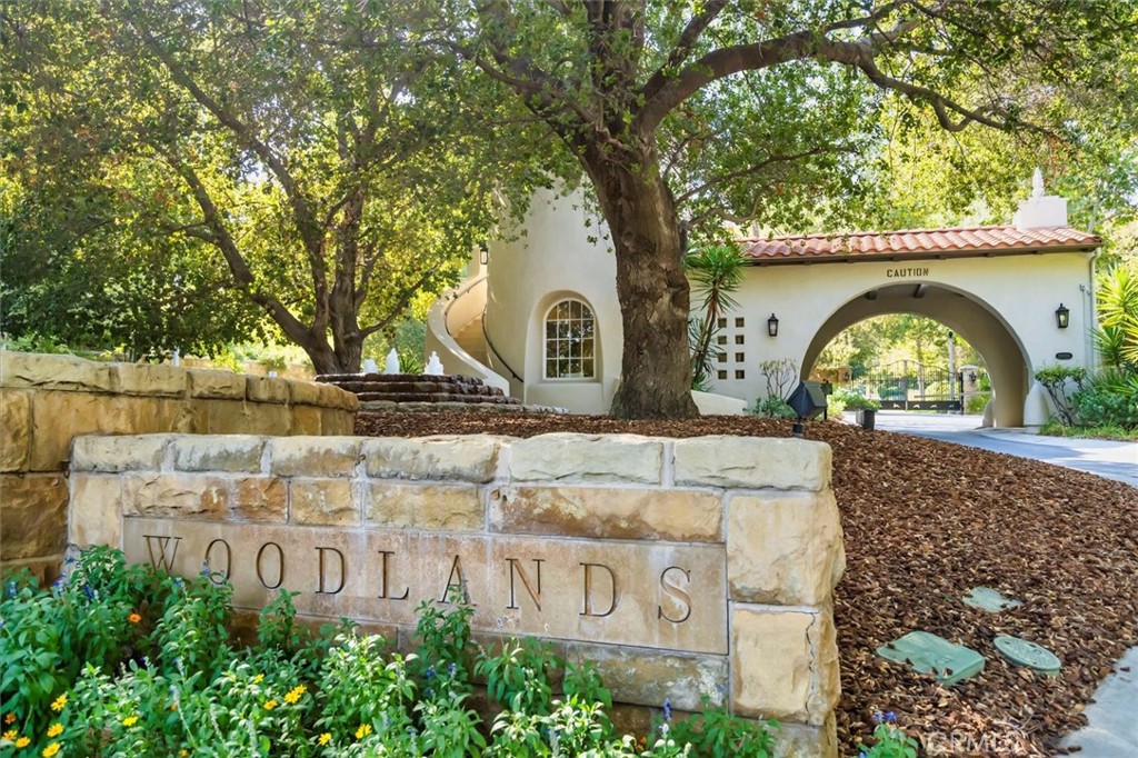 26800 Fairlain Drive