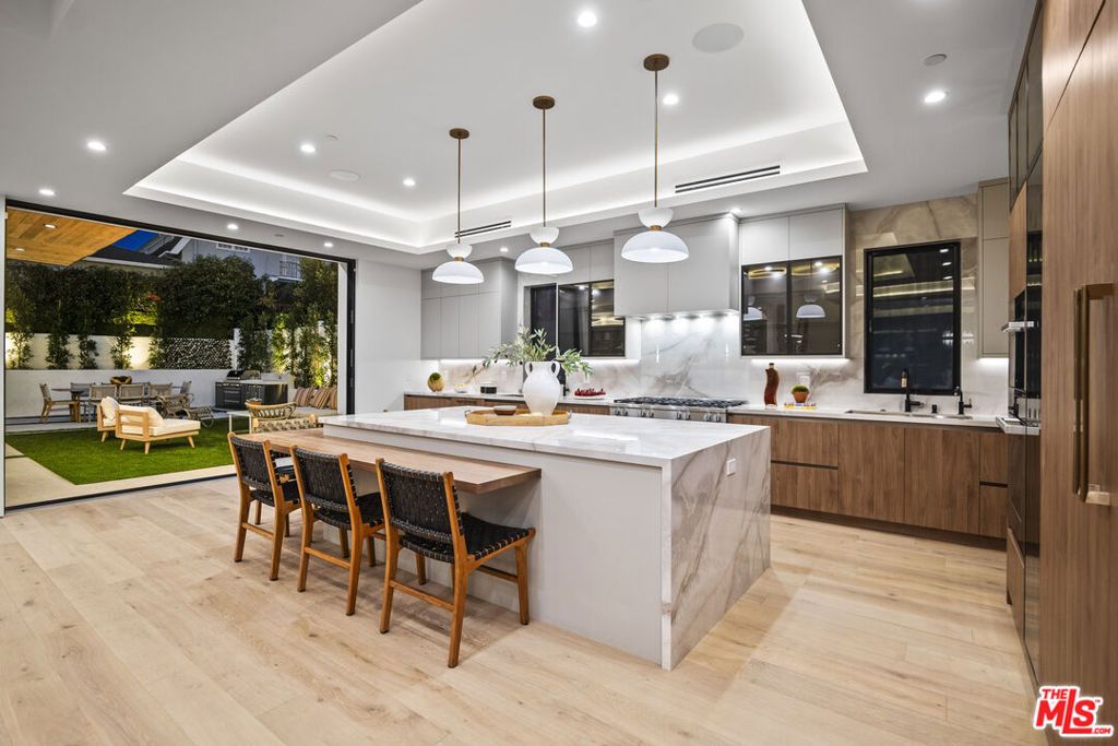 Photo of 1444 Beverwil Drive, Los Angeles, CA 90035 (MLS # 25615619)