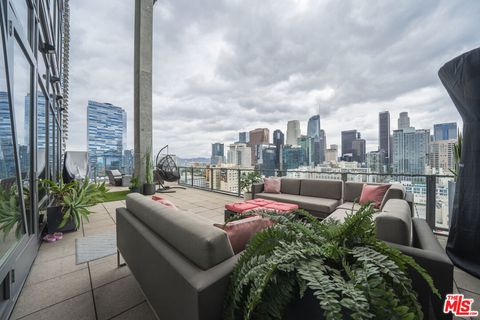 Photo of 1100 S Hope Street #1714, Los Angeles, CA 90015 (MLS # 26774571)