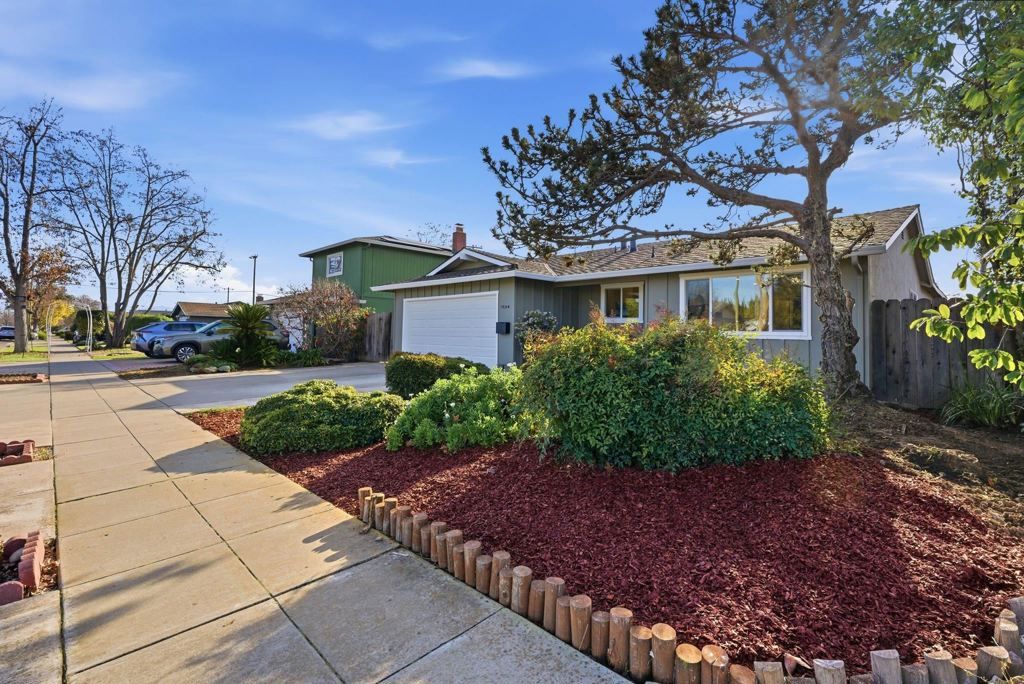 Photo of 1594 Hallbrook Dr Dr, San Jose, CA 95118 (MLS # 41121479)