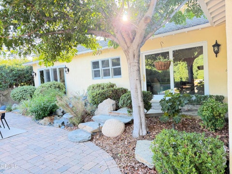 Photo of 1524 Virginia Avenue, Glendale, CA 91202 (MLS # P1-29215)