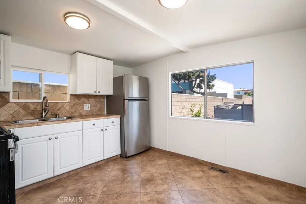 Torrance, California 90503, United States, 2 Bedrooms Bedrooms, ,1 BathroomBathrooms,Residential,Active,128507