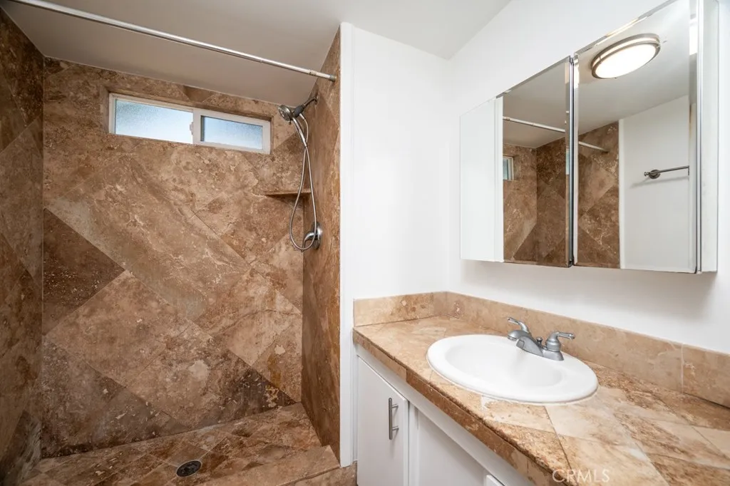 Torrance, California 90503, United States, 2 Bedrooms Bedrooms, ,1 BathroomBathrooms,Residential,Active,128507