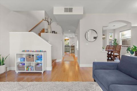 Properties 11 105 Village Circle Santa Cruz CA 95060