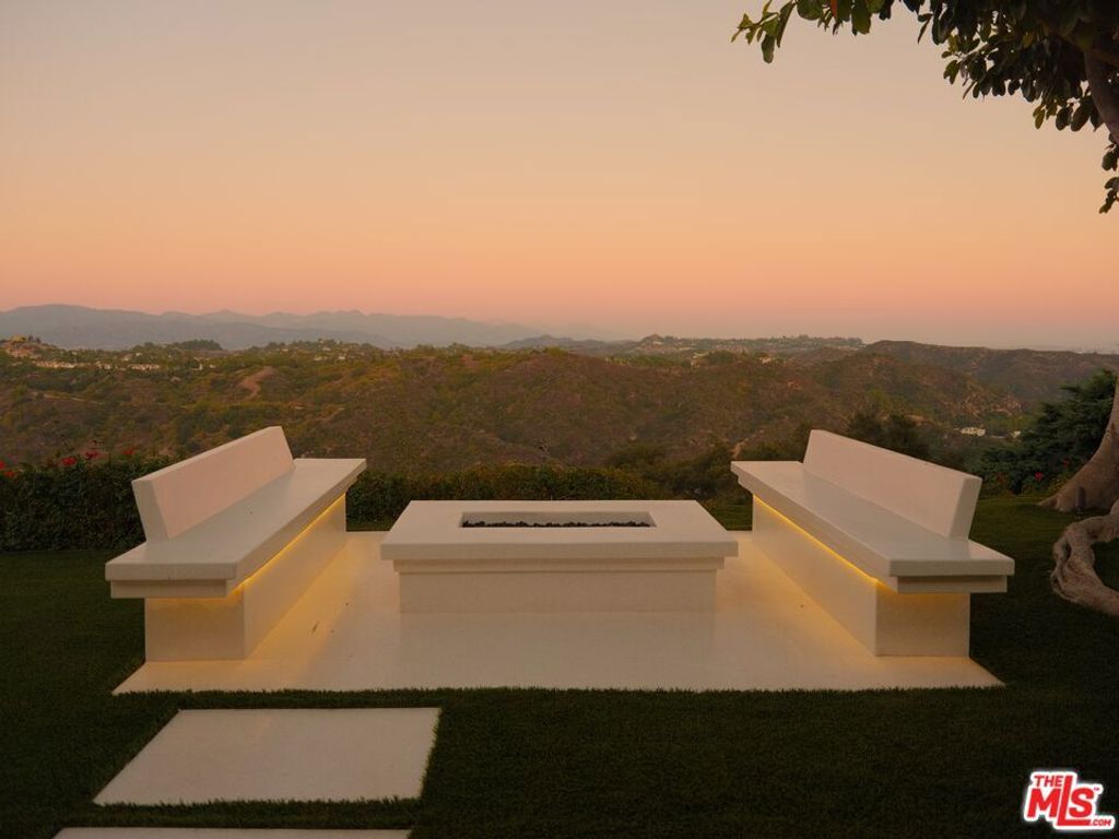 Photo of 2262 Stradella Road, Los Angeles, CA 90077 (MLS # 26632607)