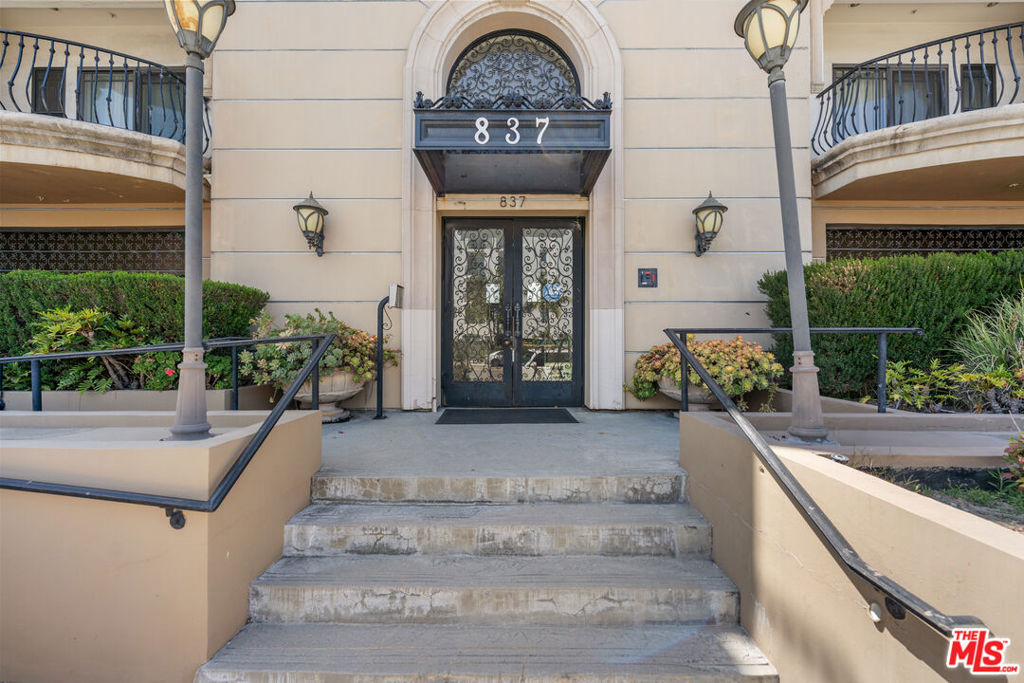 837 Crenshaw Boulevard 301