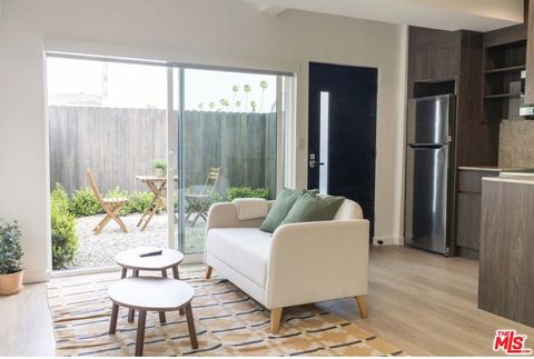 Photo of 623 N Mariposa Avenue #1/4, Los Angeles, CA 90004 (MLS # 26662183)