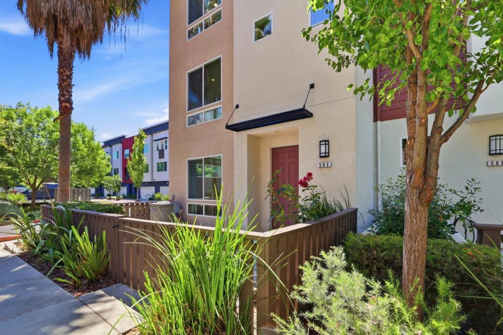 502 Ellicott Loop