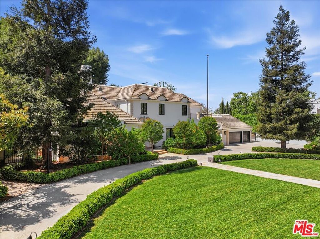 Photo of 3801 Longridge Avenue, Sherman Oaks, CA 91423 (MLS # 26742969)