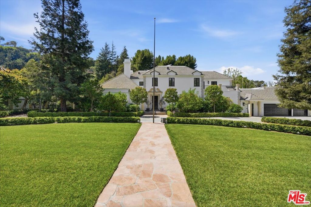 Photo of 3801 Longridge Avenue, Sherman Oaks, CA 91423 (MLS # 26742969)