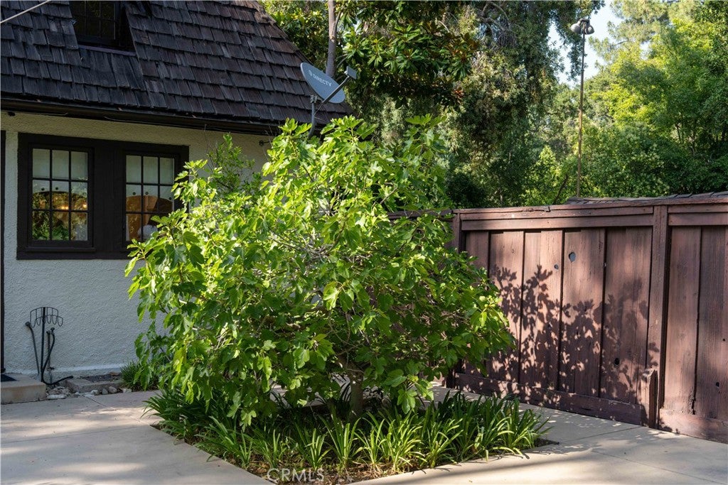 1200 S Arroyo Boulevard
