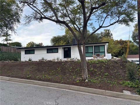 Photo of 19 Gaucho Drive, Rolling Hills Estates, CA 90274 (MLS # SB25258041)