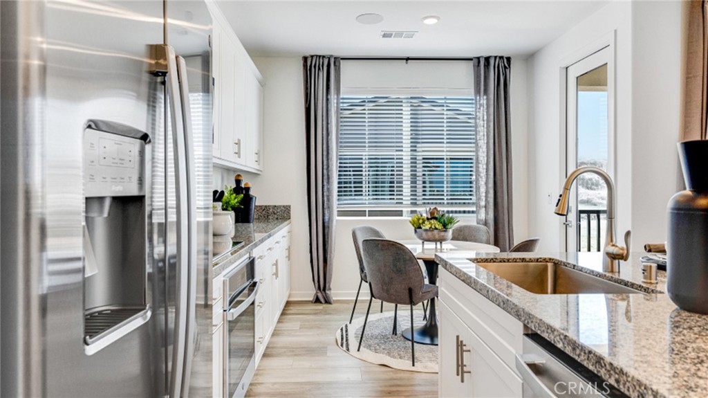 2701 E Amberley Privado