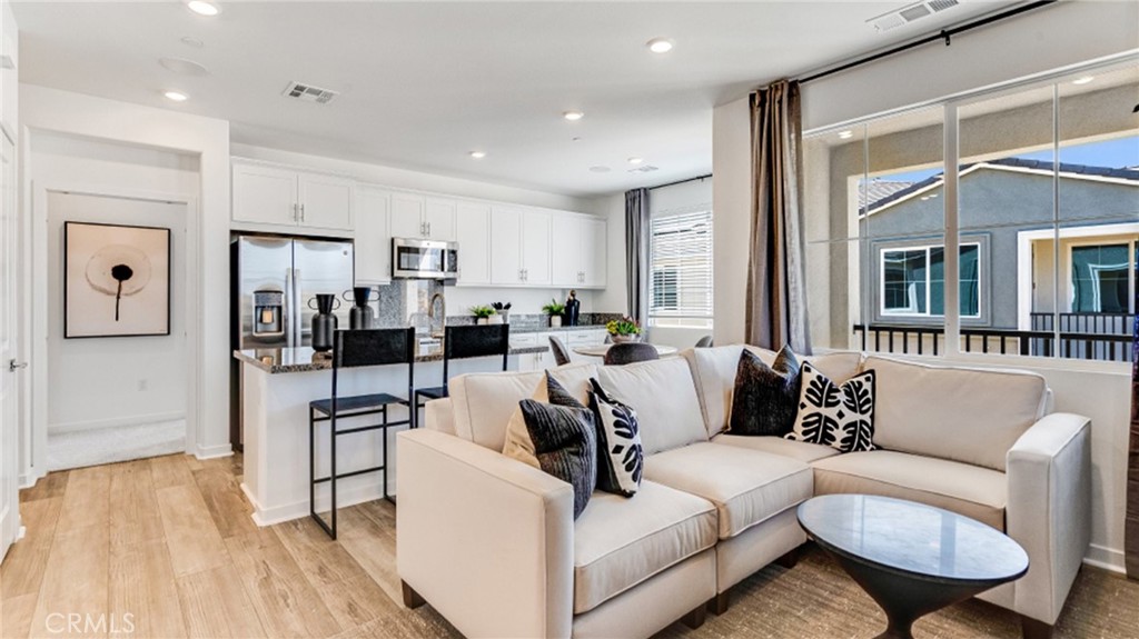 2701 E Amberley Privado