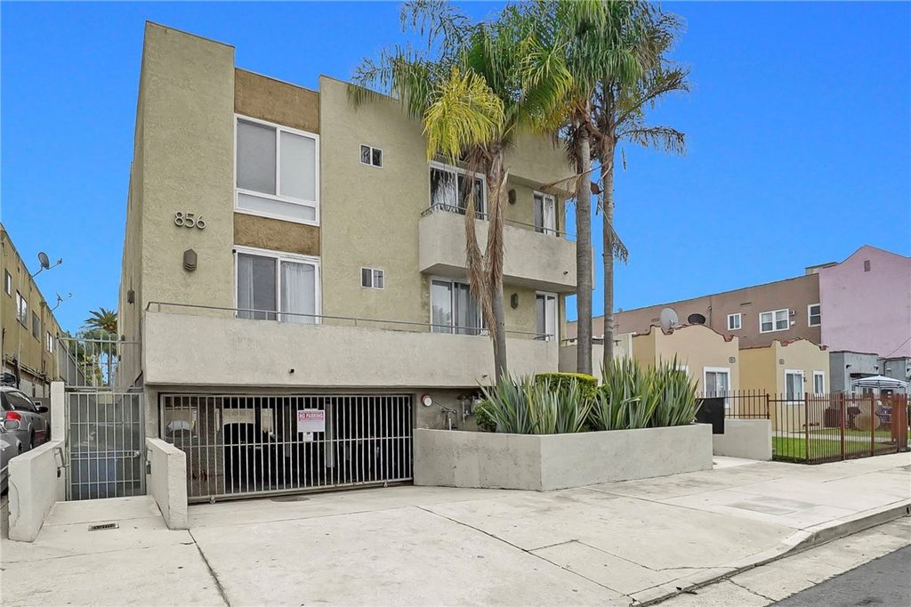 Photo of 856 N Van Ness Avenue #3, Los Angeles, CA 90038 (MLS # CV26007057)