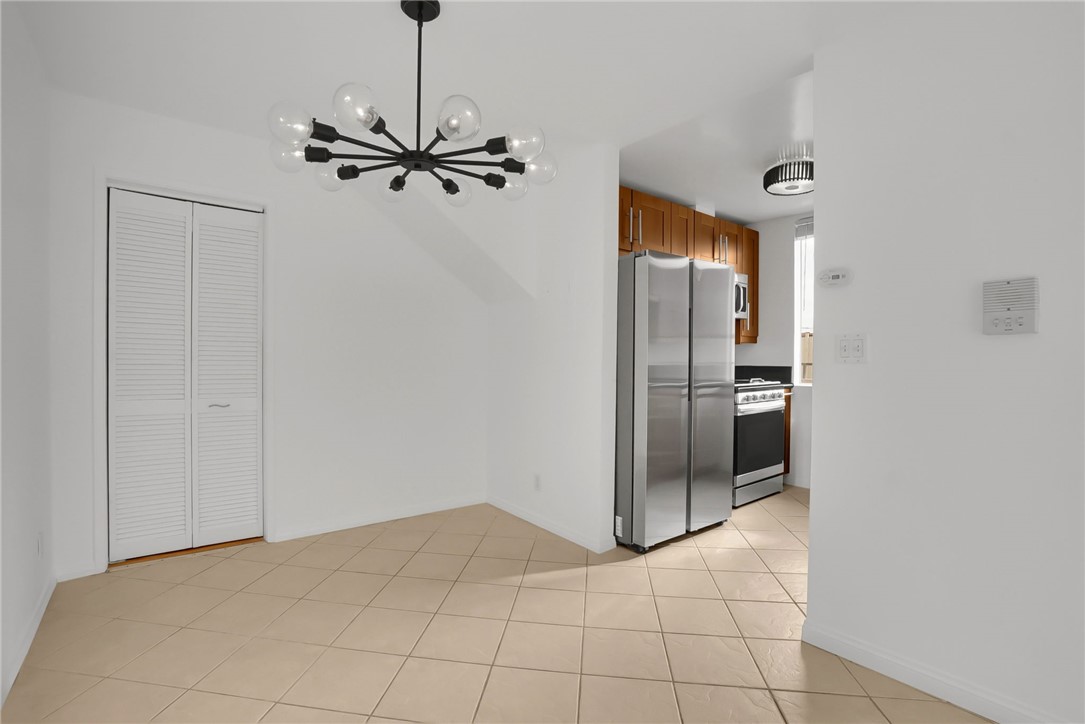 856 N Van Ness Avenue 3