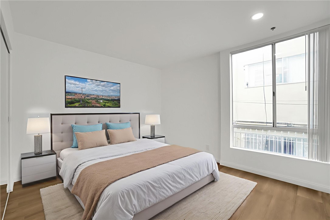 856 N Van Ness Avenue 3